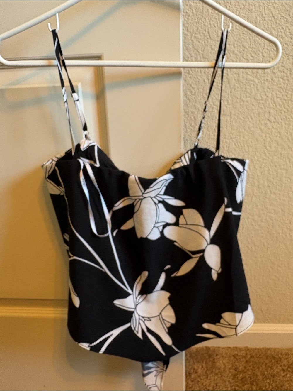 NWT Black & White Floral Women's Crop Top